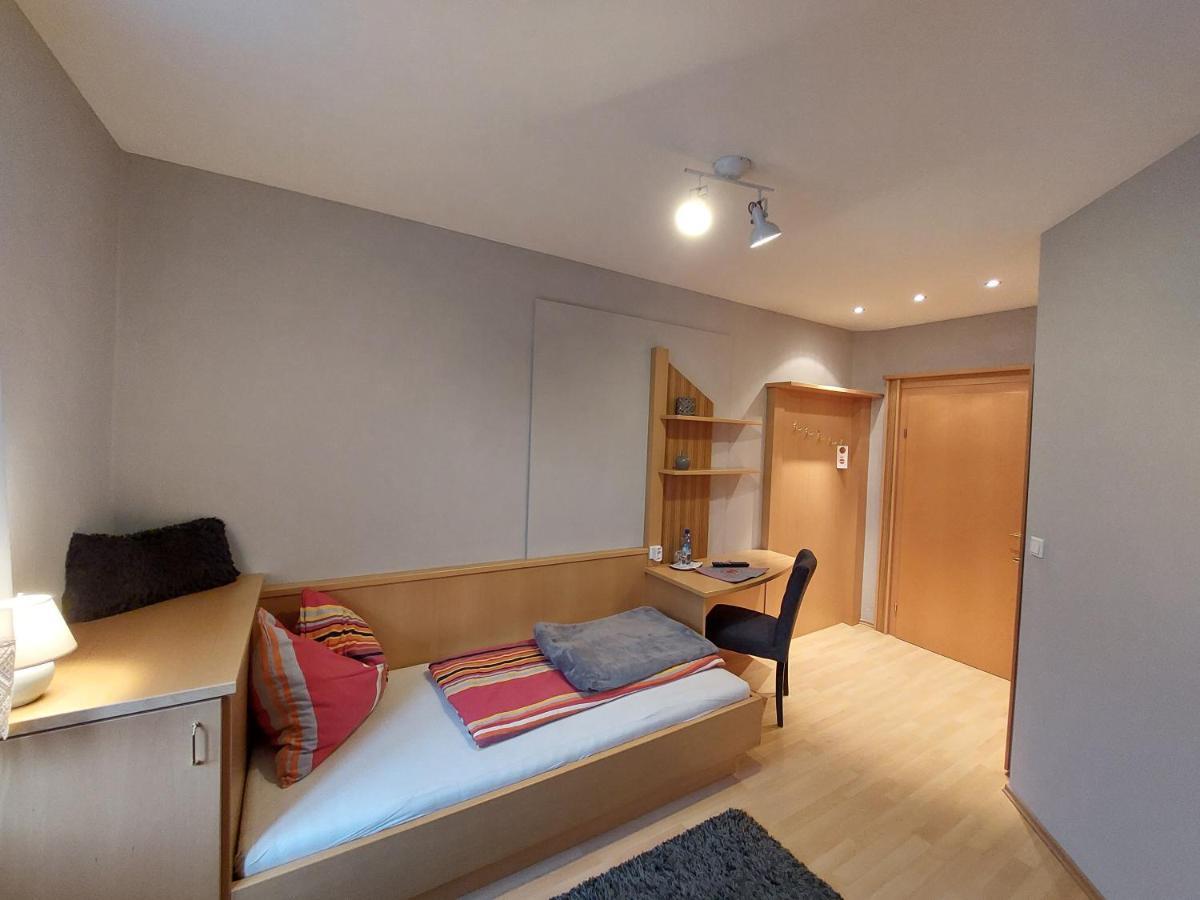 3 Raben - Leoben - Zimmer Fuer Geschaeftsreisende, Urlauber, Monteure Und Handwerker, Polski Pensjonat Austria Exteriör bild