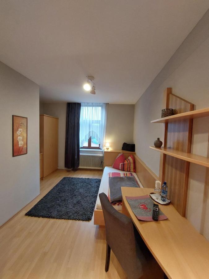 3 Raben - Leoben - Zimmer Fuer Geschaeftsreisende, Urlauber, Monteure Und Handwerker, Polski Pensjonat Austria Exteriör bild