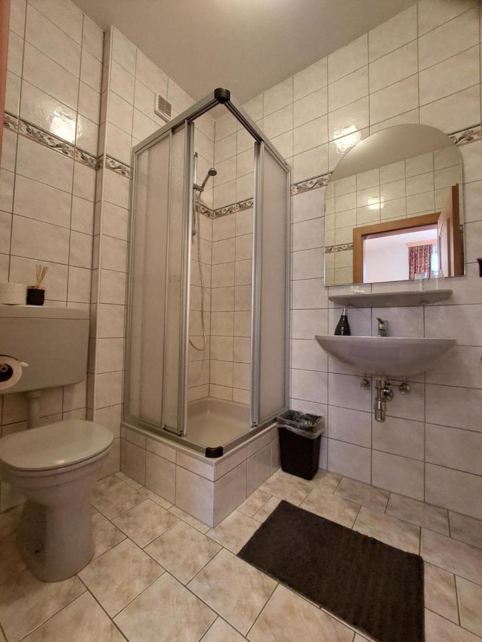 3 Raben - Leoben - Zimmer Fuer Geschaeftsreisende, Urlauber, Monteure Und Handwerker, Polski Pensjonat Austria Exteriör bild