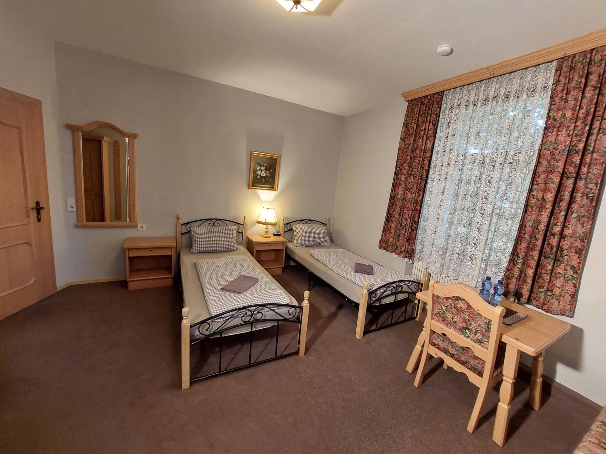 3 Raben - Leoben - Zimmer Fuer Geschaeftsreisende, Urlauber, Monteure Und Handwerker, Polski Pensjonat Austria Exteriör bild