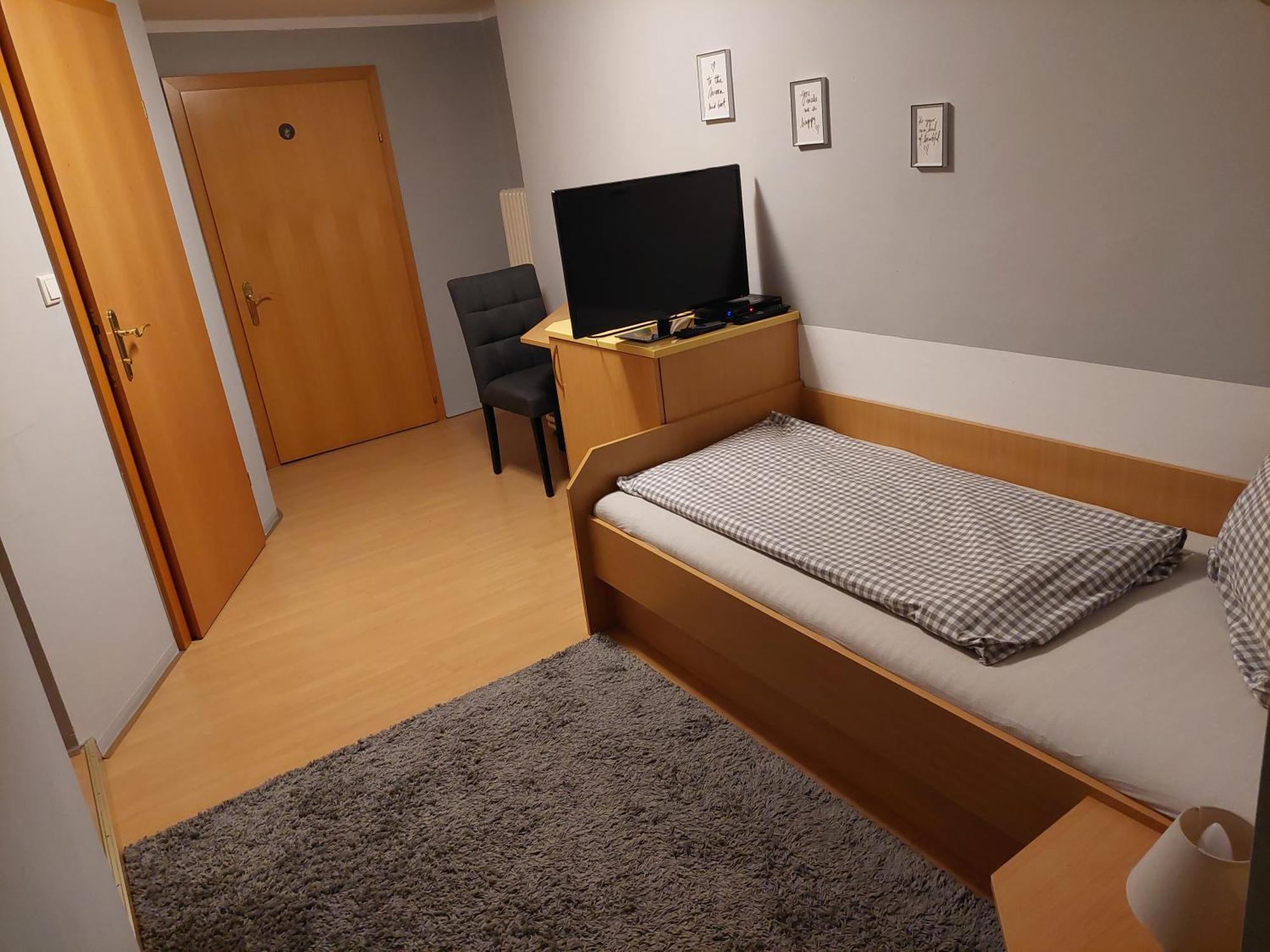 3 Raben - Leoben - Zimmer Fuer Geschaeftsreisende, Urlauber, Monteure Und Handwerker, Polski Pensjonat Austria Exteriör bild