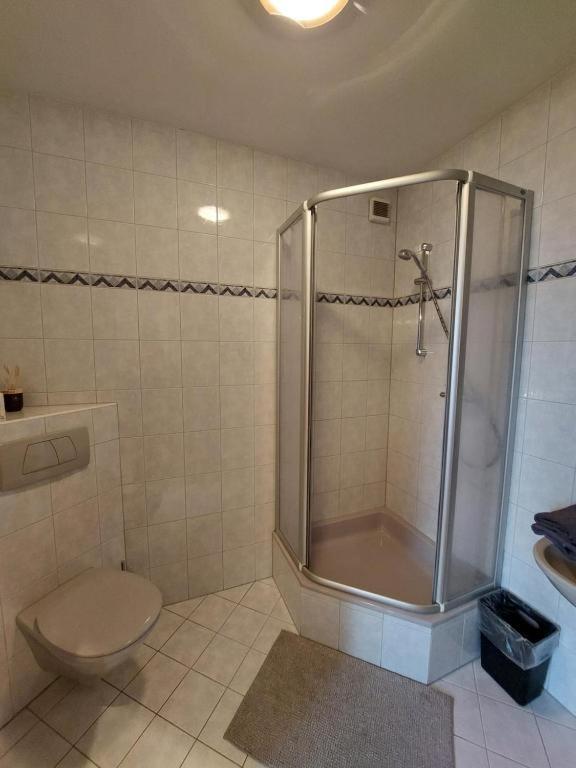 3 Raben - Leoben - Zimmer Fuer Geschaeftsreisende, Urlauber, Monteure Und Handwerker, Polski Pensjonat Austria Exteriör bild