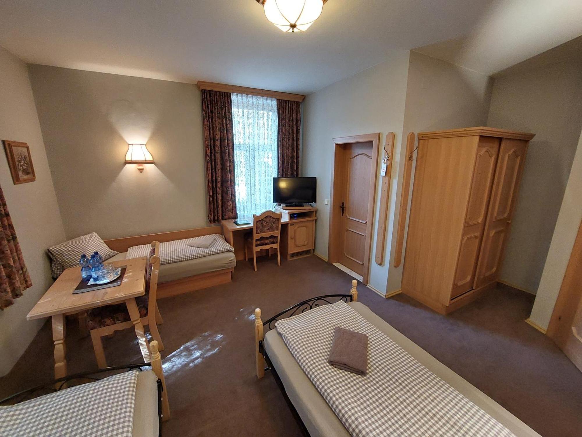 3 Raben - Leoben - Zimmer Fuer Geschaeftsreisende, Urlauber, Monteure Und Handwerker, Polski Pensjonat Austria Exteriör bild