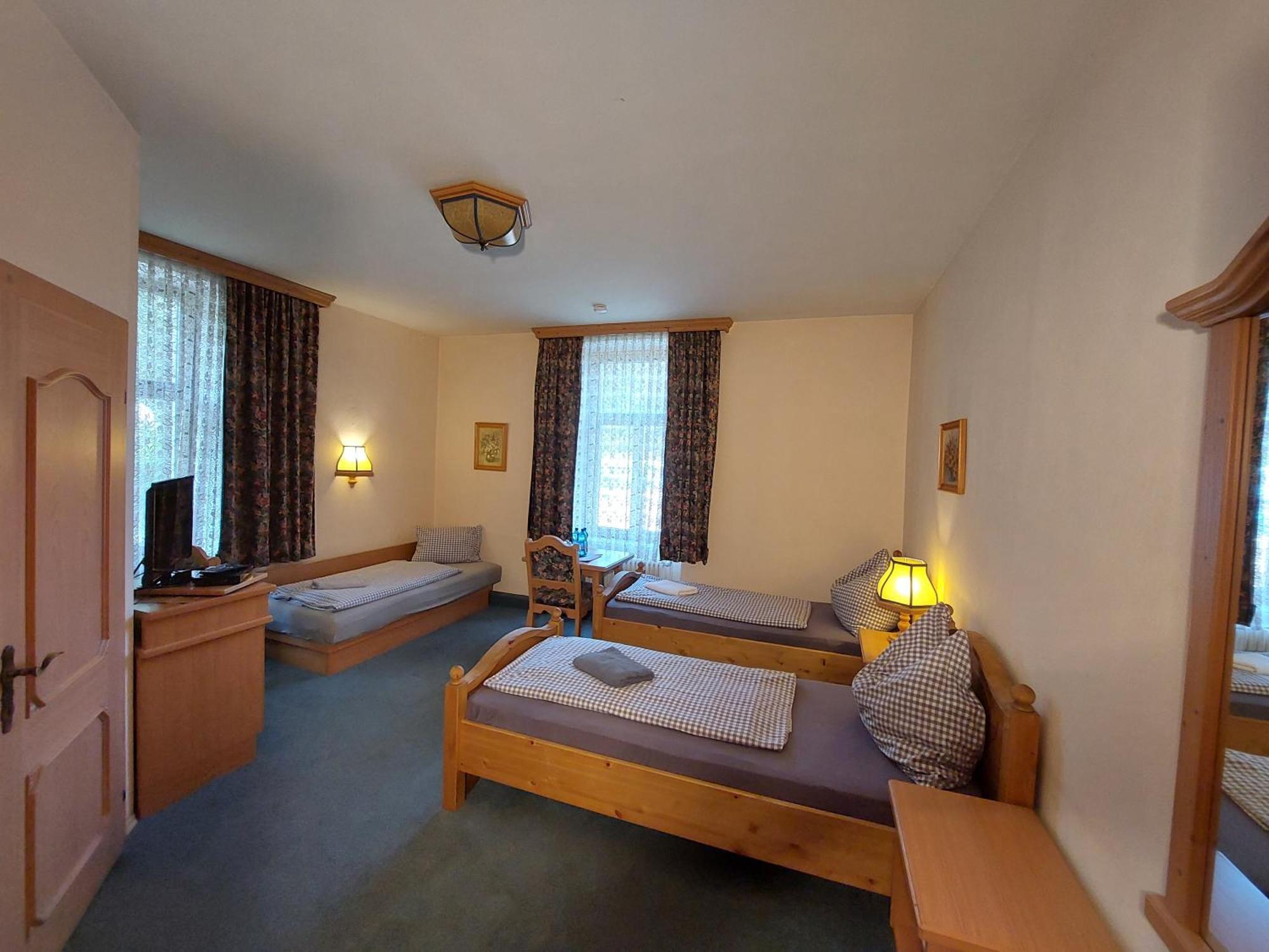 3 Raben - Leoben - Zimmer Fuer Geschaeftsreisende, Urlauber, Monteure Und Handwerker, Polski Pensjonat Austria Exteriör bild